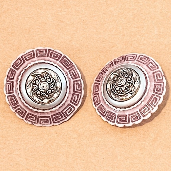 Vintage Clip On Earrings - Picture 1 of 2